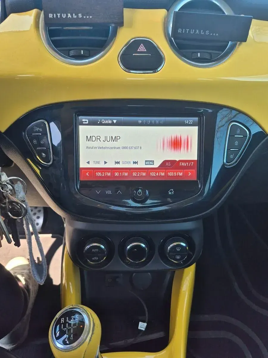 Second-hand Opel Adam Edition 101 CP (74 kW) 2014 Galben Hatchback