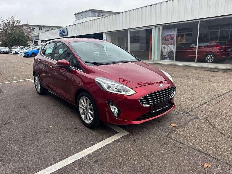 Gebraucht Ford Fiesta Titanium 101 PS (74 kW) 2019 Rubyrot (metallic) Kleinwagen