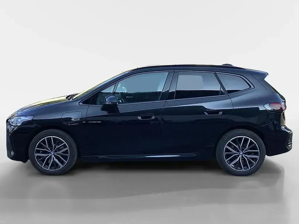 Gebraucht BMW 230e Active Tourer M Sport 326 PS (239 kW) 2023 Saphirschwarz metallic Van / Kleinbus