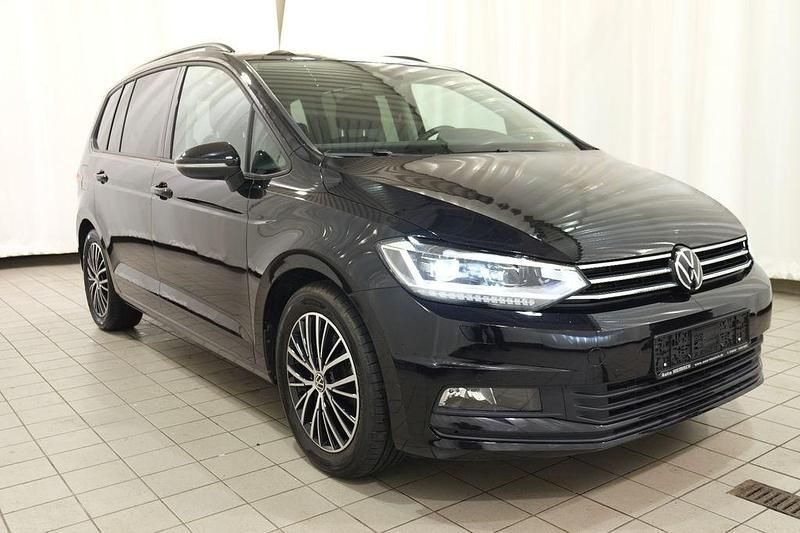 Schwarz Gebraucht 2024 VW Touran Comfortline Van / Kleinbus | 29.578 € (Guter Preis) - Bild 1/4