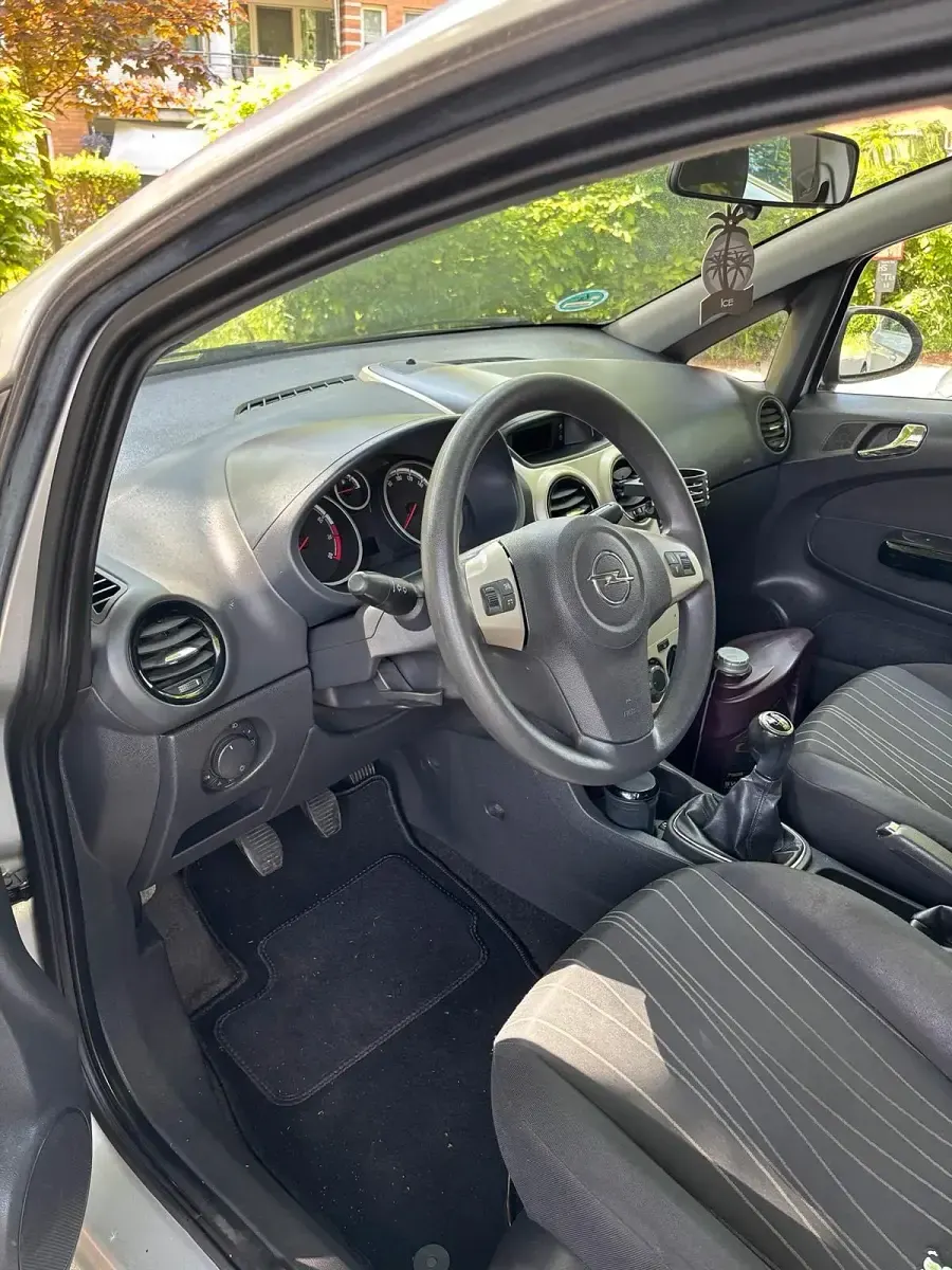 Gebraucht Opel Corsa 80 PS (58 kW) 2007 Silber Kleinwagen