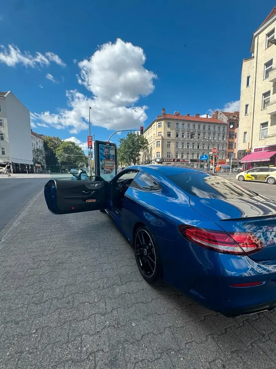 Gebraucht Mercedes C200 AMG line Plus 184 PS (135 kW) 2022 Blau Coupé