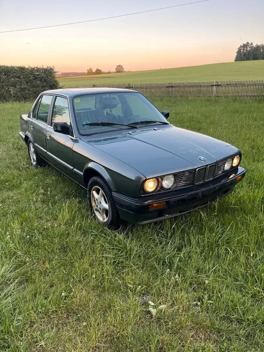 Gebraucht BMW 318 Basis 1990 Grau Limousine
