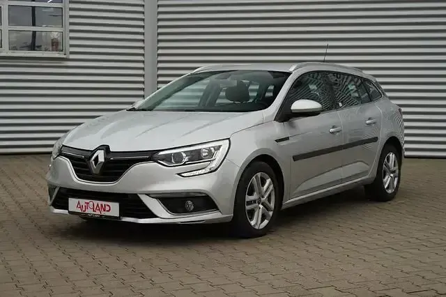 Gebraucht Renault Mégane IV 132 PS (97 kW) 2018 Silber Limousine