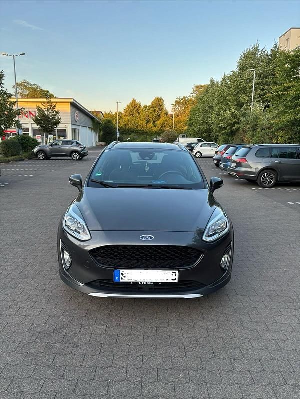 Gebraucht Ford Fiesta Active 101 PS (74 kW) 2018 Grau Kleinwagen