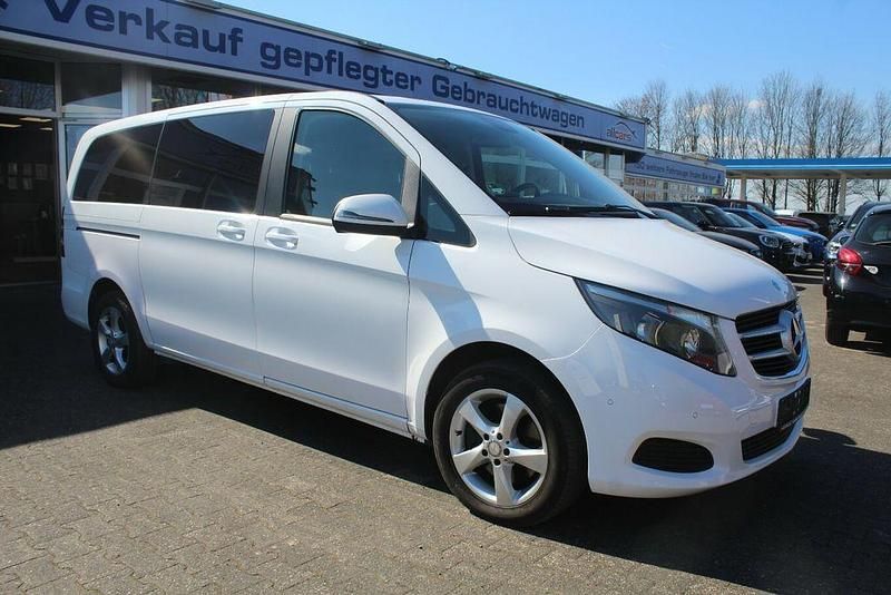 Weiß Gebraucht 2016 Mercedes V220 Van / Kleinbus | 33.980 € (Fairer Preis) - Bild 1/4