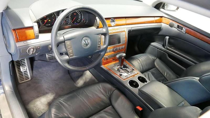 Second-hand VW Phaeton 241 CP (177 kW) 2003 Other Berlinǎ