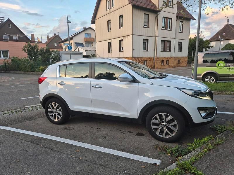 Weiß Gebraucht 2016 Kia Sportage SUV | 14.500 € (Fairer Preis) - Bild 1/4