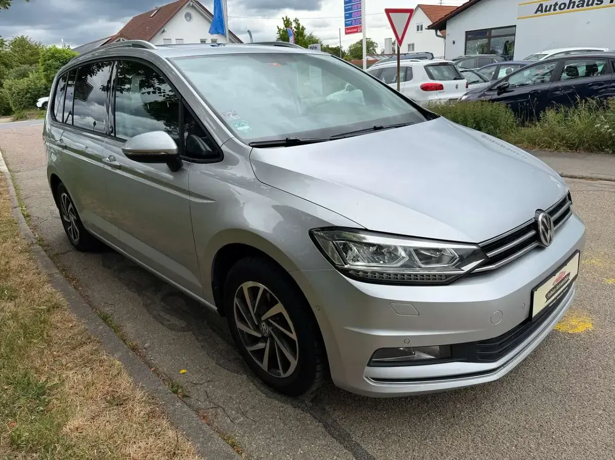 Gebraucht VW Touran Sound 150 PS (110 kW) 2017 Reflexsilber metallic Van / Kleinbus