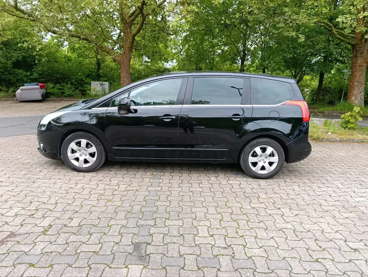 Gebraucht Peugeot 5008 112 PS (82 kW) 2011 Schwarz Van / Kleinbus