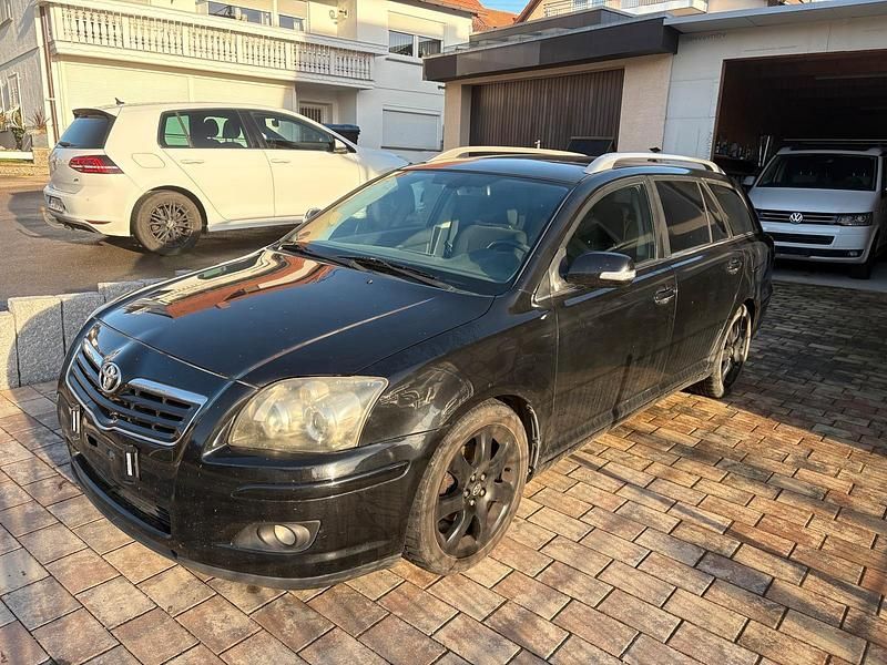 Schwarz Gebraucht 2006 Toyota Avensis Kombi | 1.450 € (Guter Preis) - Bild 1/4