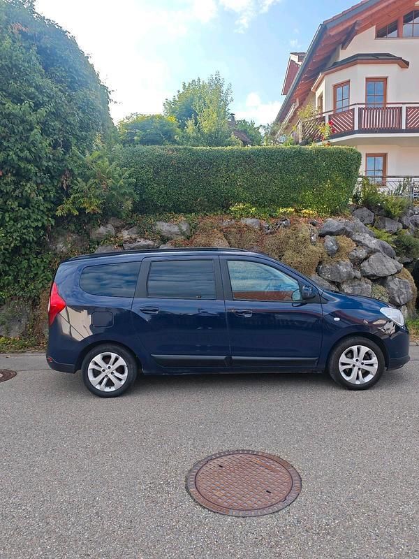 Blau Gebraucht 2012 Dacia Lodgy Van / Kleinbus | 4.850 € (Etwas zu teuer) - Bild 1/4