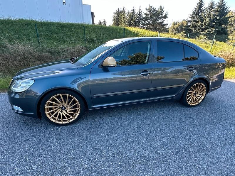 Blau Gebraucht 2010 Skoda Octavia Limousine | 3.500 € (Superpreis) - Bild 1/4