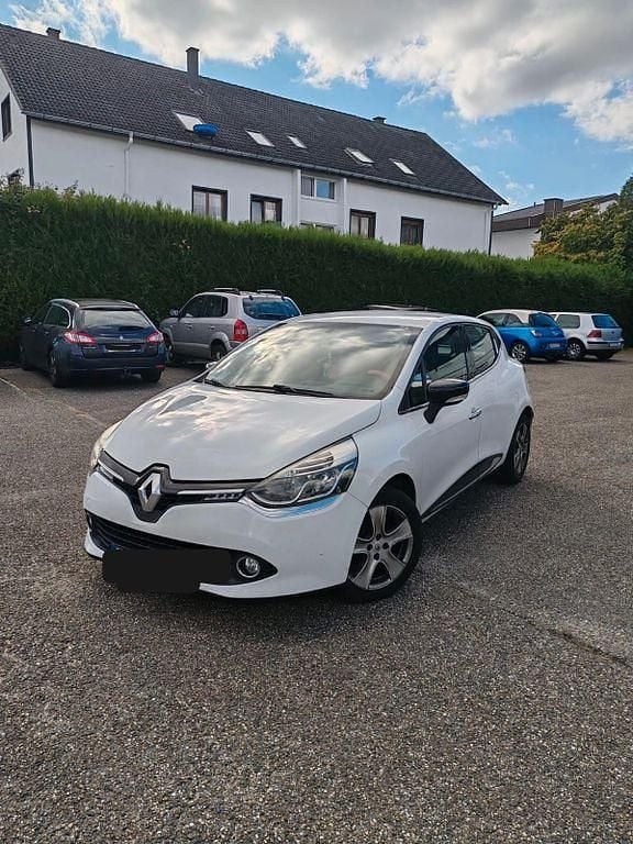 Weiß Gebraucht 2014 Renault Clio IV Dynamique Limousine | 4.500 € (Guter Preis) - Bild 1/4