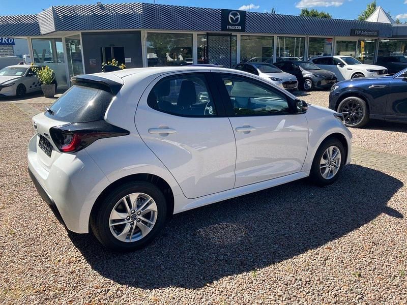 Neu Mazda 2 Center-Line 116 PS (85 kW) 2025 Lunar white Limousine