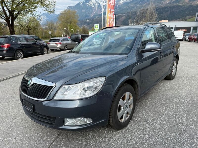 Grau Gebraucht 2011 Skoda Octavia Ambition Kombi | 2.999 € (Guter Preis) - Bild 1/4