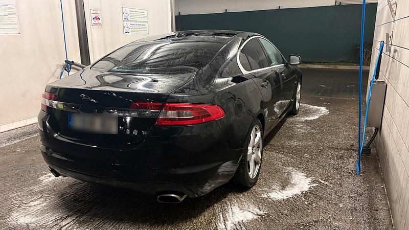 Używany Jaguar XF 211 KM (155 kW) 2010 Czarny Sedan/Limuzyna