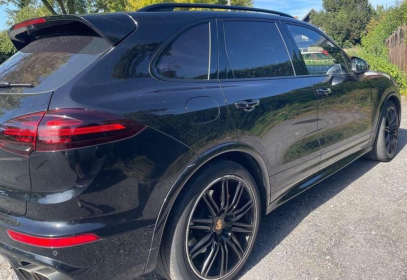 Schwarz Gebraucht 2015 Porsche Cayenne Turbo SUV | 26.900 € - Bild 1/4