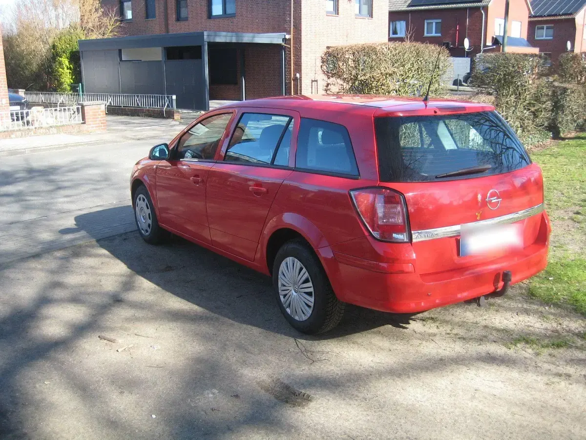 Gebraucht Opel Astra 116 PS (85 kW) 2012 Rot Kombi
