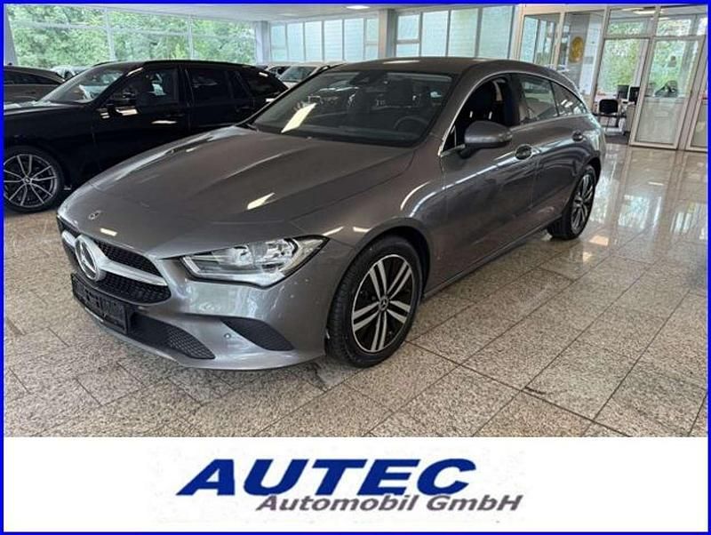 Grau, metallic Gebraucht 2023 Mercedes CLA200 Shooting Brake Kombi | 25.985 € (Guter Preis) - Bild 1/4
