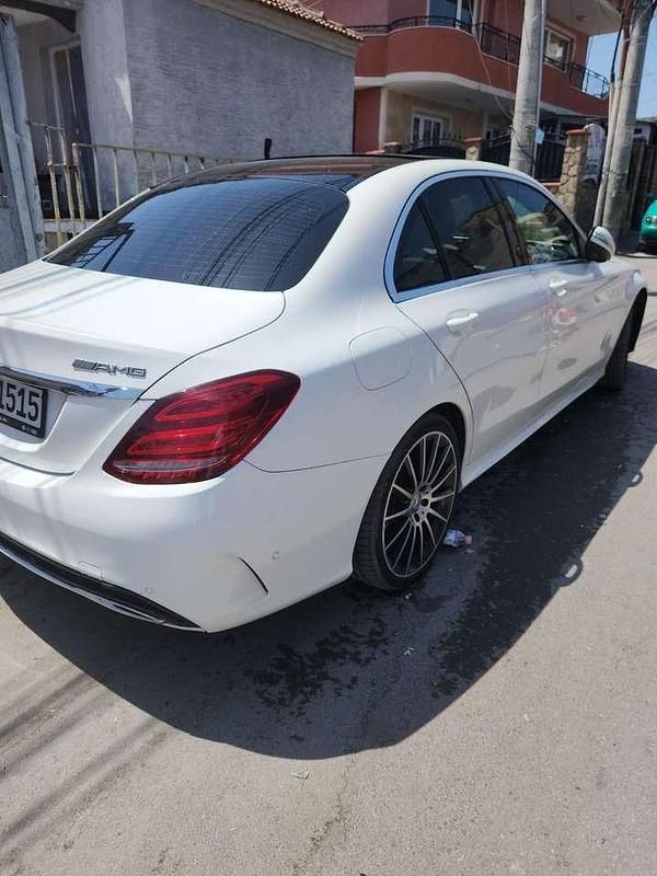 Weiß Gebraucht 2013 Mercedes C220 AMG line Limousine | 15.000 € - Bild 1/4