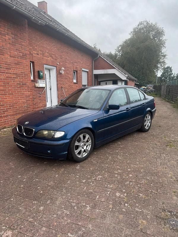 Blau Gebraucht 2003 BMW 318 Limousine | 2.500 € (Guter Preis) - Bild 1/4