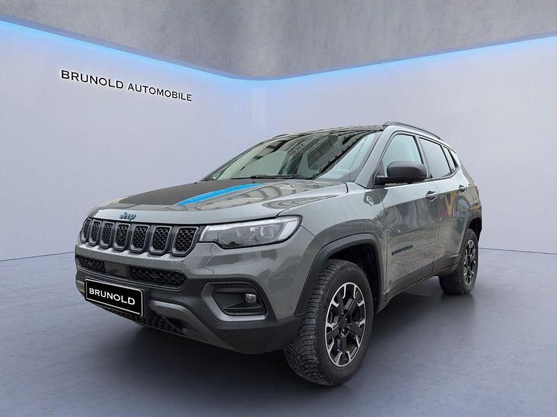Grau Gebraucht 2021 Jeep Compass Trailhawk SUV | 24.900 € (Fairer Preis) - Bild 1/4