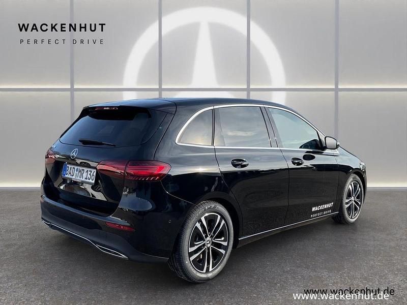 Gebraucht Mercedes B200 Progressive 163 PS (119 kW) 2025 Schwarz Van / Kleinbus