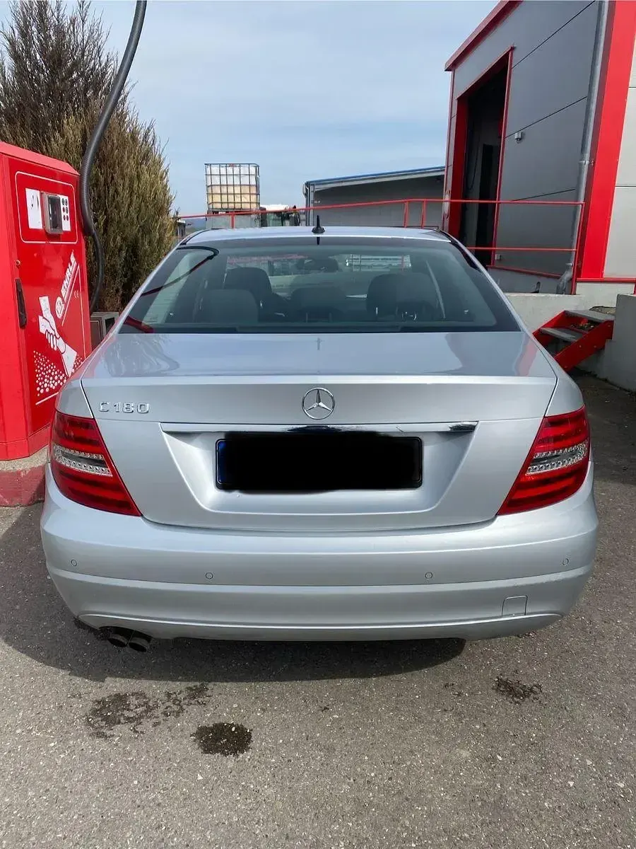 Gebraucht Mercedes C180 156 PS (114 kW) 2011 Silber Limousine