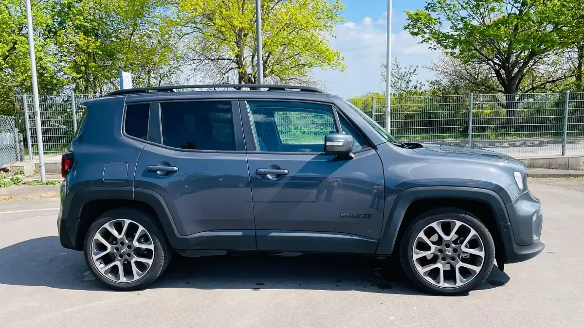Gebraucht Jeep Renegade 130 PS (95 kW) 2023 Grau SUV