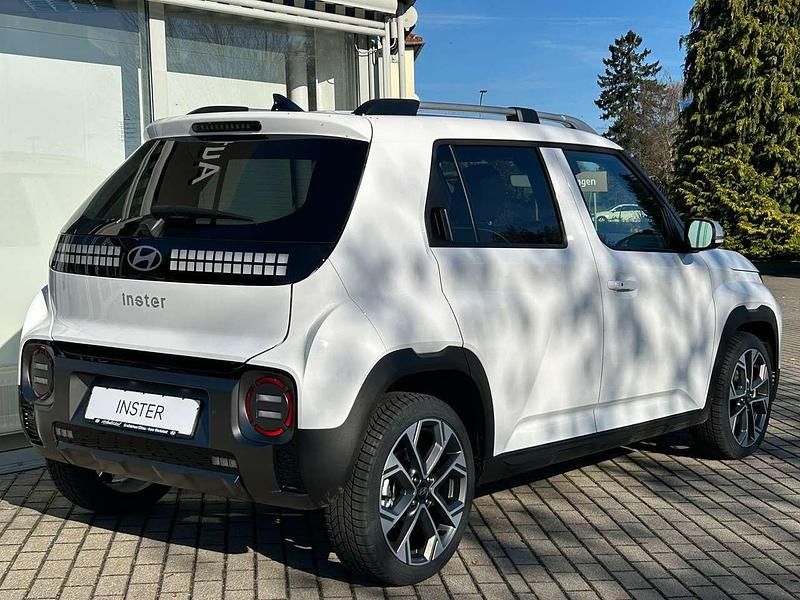 Gebraucht Hyundai Inster 85 kW (116 PS) 2025 Atlas white Kleinwagen