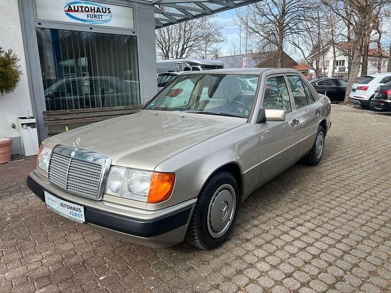 Gebraucht Mercedes E260 160 PS (117 kW) 1990 Silber Limousine