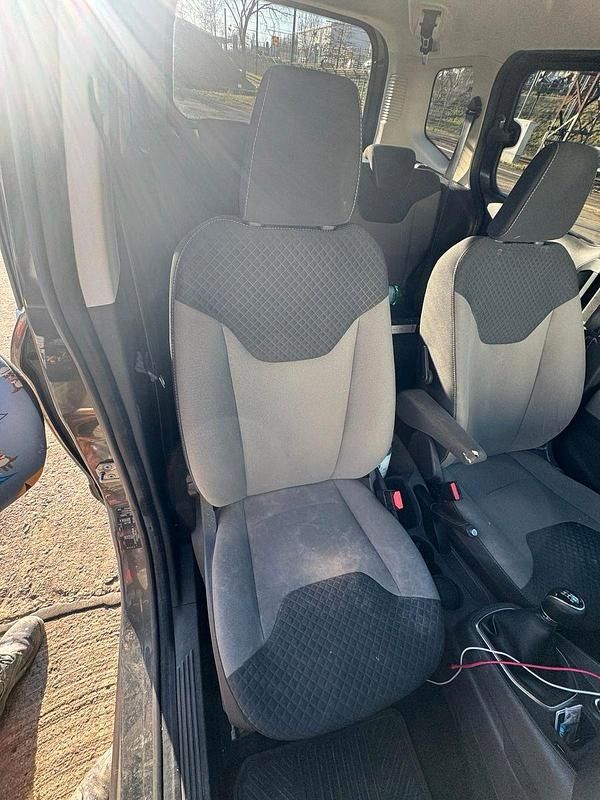 Gebraucht Ford Tourneo Courier Titanium 101 PS (74 kW) 2018 Grau Van / Kleinbus