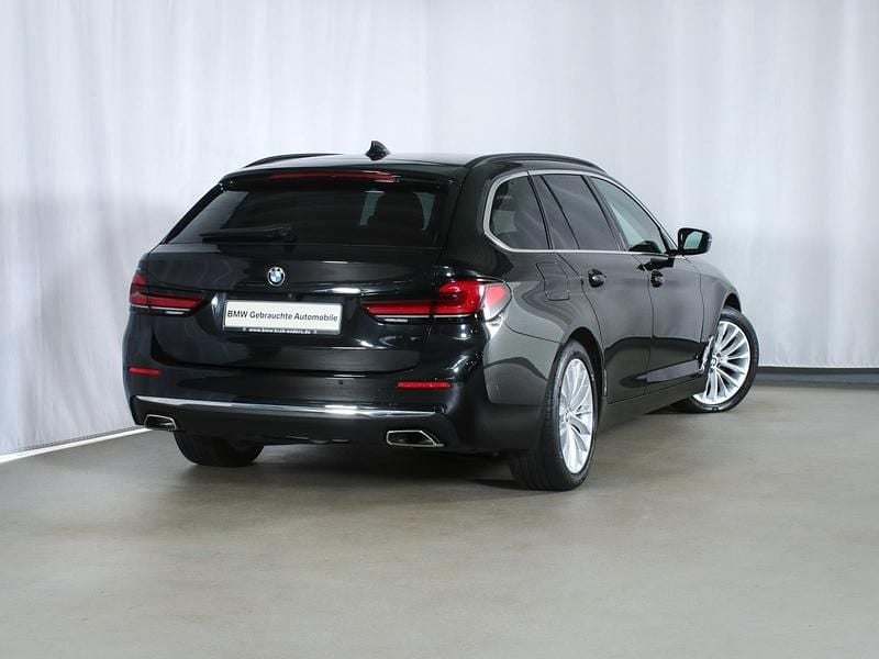 Schwarz Gebraucht 2021 BMW 530 Luxury Line Kombi | 31.858 € (Guter Preis) - Bild 1/4