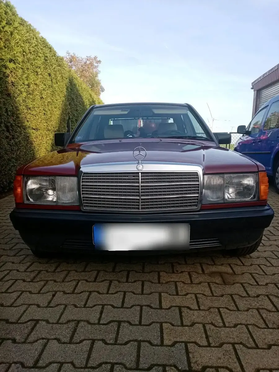 Gebraucht Mercedes 190 122 PS (89 kW) 1985 Rot Limousine