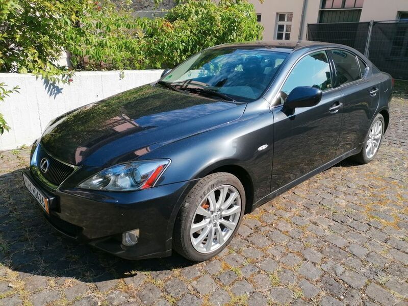 Grau Gebraucht 2006 Lexus IS220d Luxury Line Limousine | 4.500 € (Etwas zu teuer) - Bild 1/4