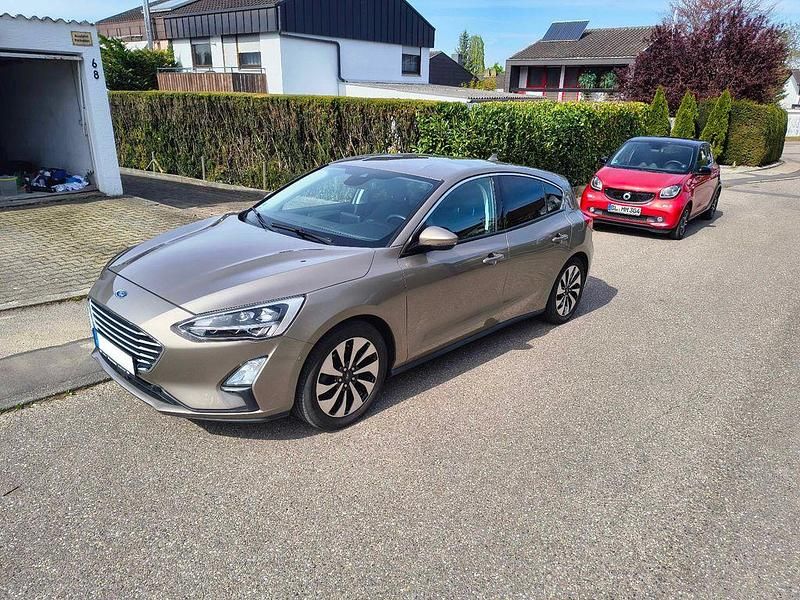 Silber Gebraucht 2019 Ford Focus Cool & Connect Limousine | 10.700 € (Fairer Preis) - Bild 1/4