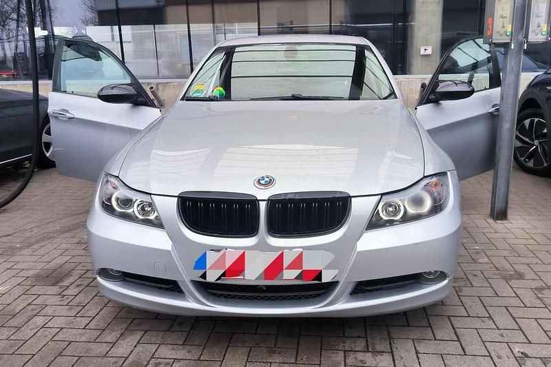 Gebraucht BMW 320 150 PS (110 kW) 2005 Limousine