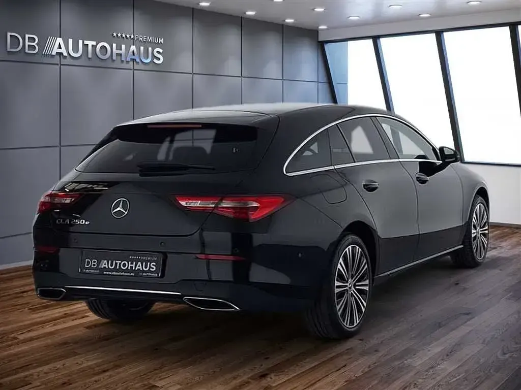 Gebraucht Mercedes CLA250e Progressive 218 PS (160 kW) 2023 Schwarz Coupé