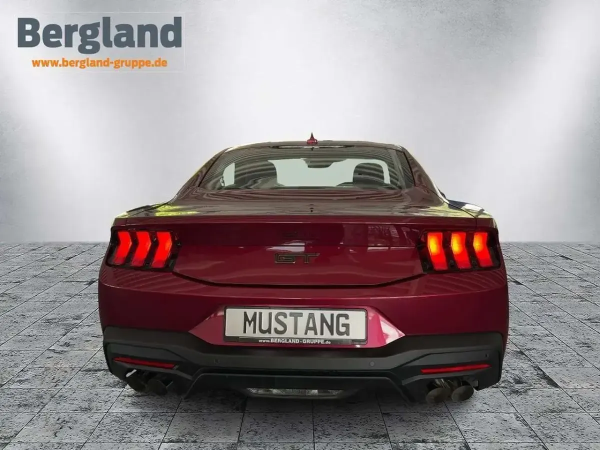 Neu Ford Mustang GT Fastback 508 PS (373 kW) 2026 Molten magenta violett Kleinwagen