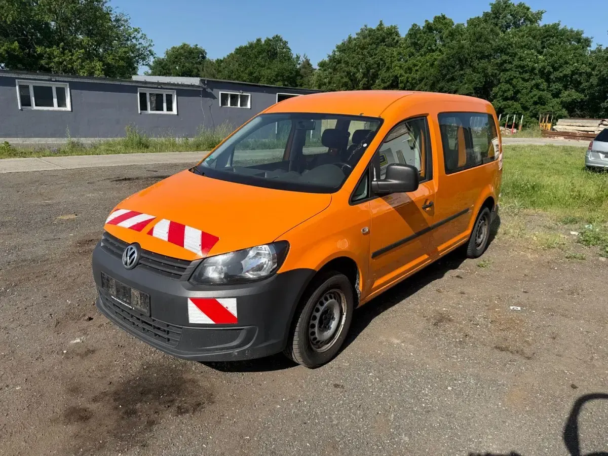Używany VW Caddy Maxi 102 KM (75 kW) 2014 Pomarańczowy Minivan