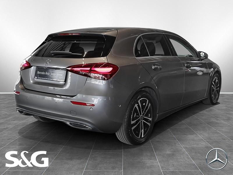 Gebraucht Mercedes A200 Progressive 163 PS (119 kW) 2024 Metalliclack mountaingrau Limousine