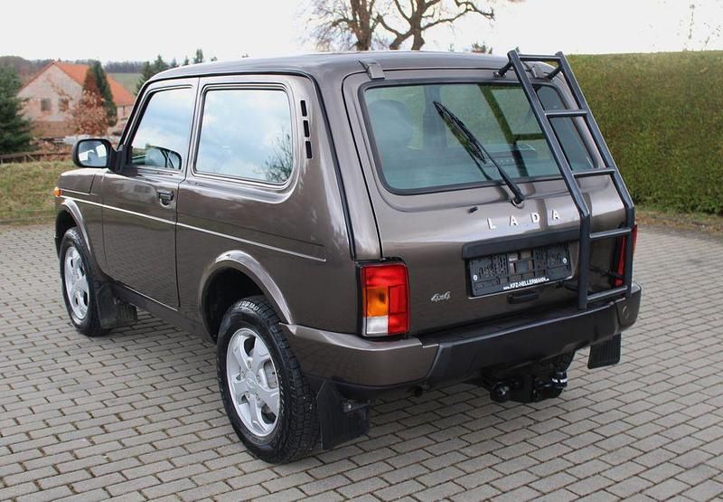 Gebraucht Lada niva 83 PS (61 kW) 2018 Braun SUV