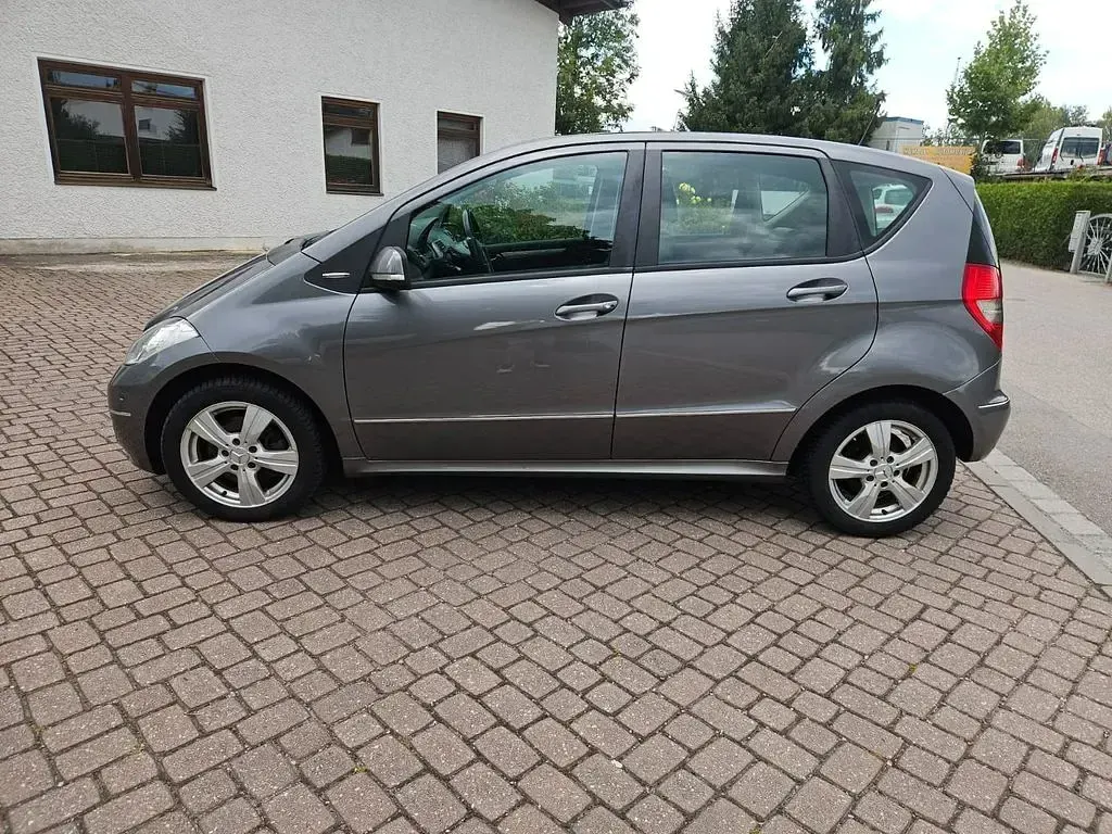 Gebraucht Mercedes A200 140 PS (102 kW) 2012 Grau Kleinwagen