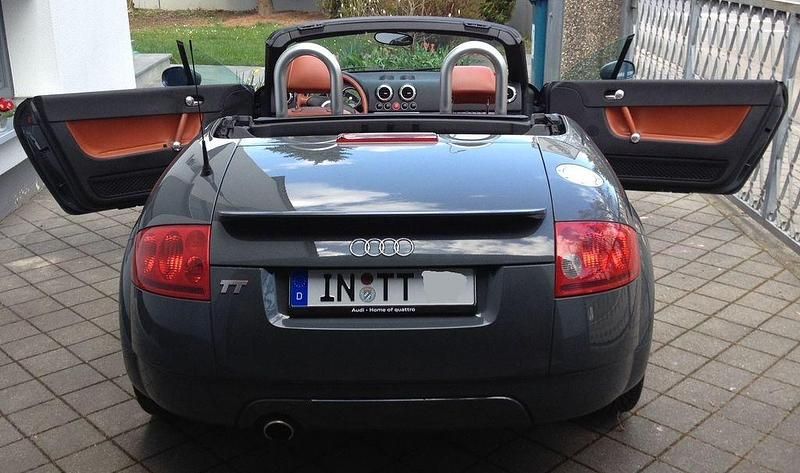 Grau Gebraucht 2000 Audi TT Roadster Sport Cabrio | 15.900 € - Bild 1/4