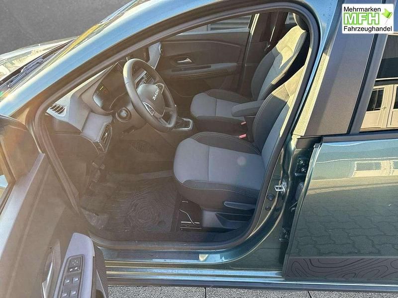 Gebraucht Dacia Jogger Extreme 141 PS (103 kW) 2025 Zedergrün Van / Kleinbus