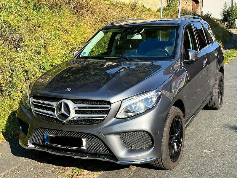 Grün Gebraucht 2017 Mercedes GLE250 AMG SUV | 29.300 € (Guter Preis) - Bild 1/4