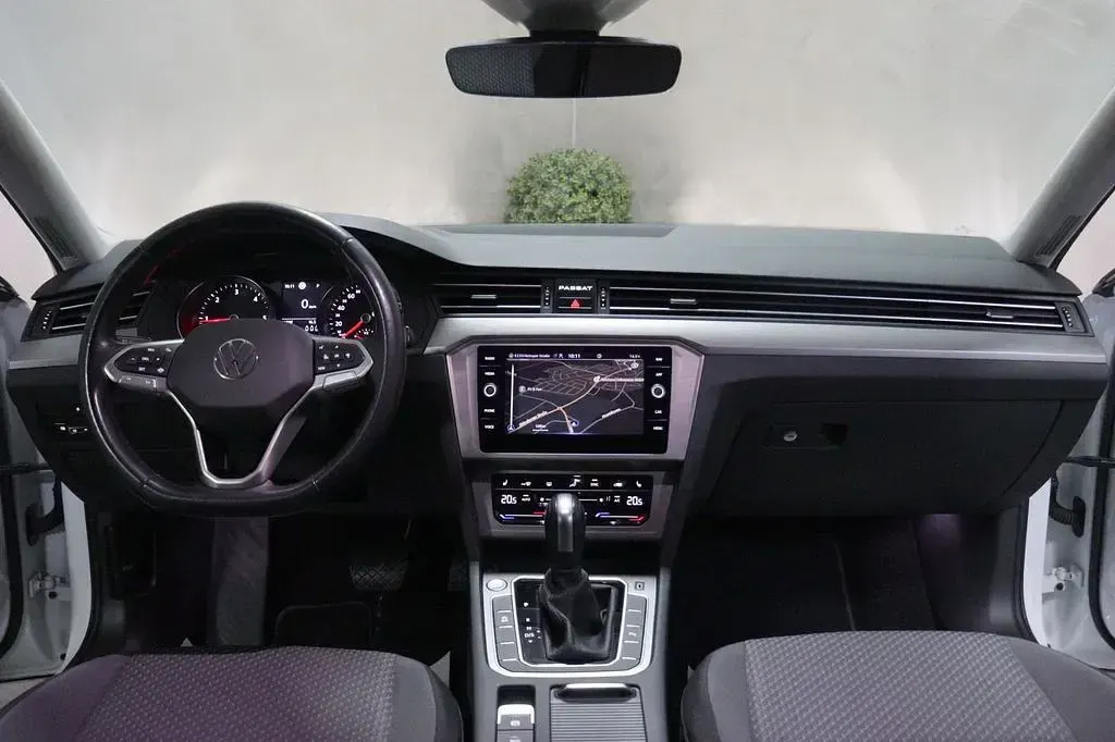 Gebraucht VW Passat 122 PS (89 kW) 2022 Pure white Kombi