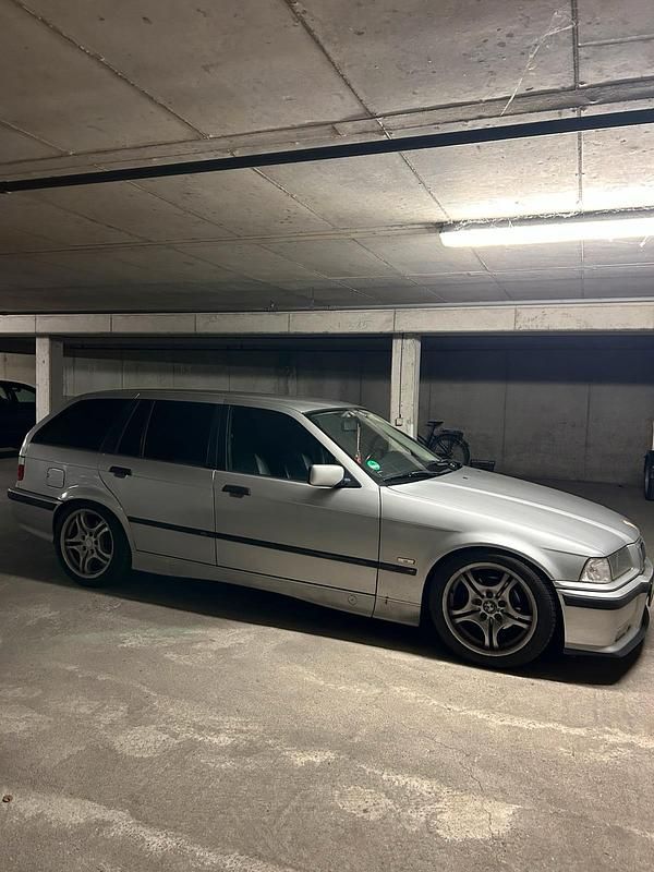 Gebraucht BMW 320 150 PS (110 kW) 1999 Silber Kombi