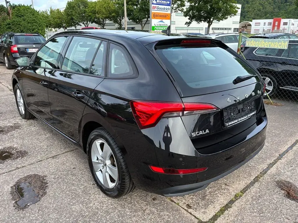 Gebraucht Skoda Scala Ambition 110 PS (80 kW) 2023 Schwarzmagic perleffekt Kleinwagen